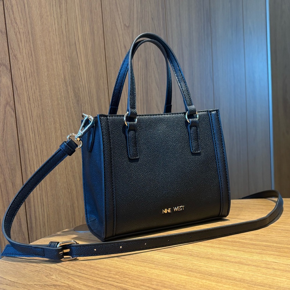 Nine West black mini tote bag clutch
Black Structured Mini Crossbody Bag